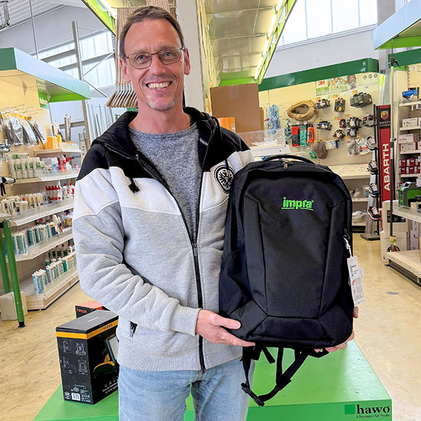 Rucksackgewinner Dennis Blumenschein in Darmstadt.