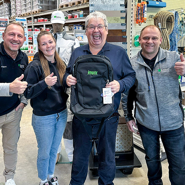 Rucksackgewinner Klaus Armbr&uuml;ster mit dem Wormser hawo-Team