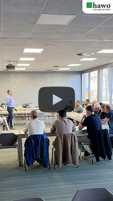 YouToube Startbild: Stefan Winkler mit den Mitarbeitern von der Helmut Pirron GmbH im Tagungsraum in Heppenheim