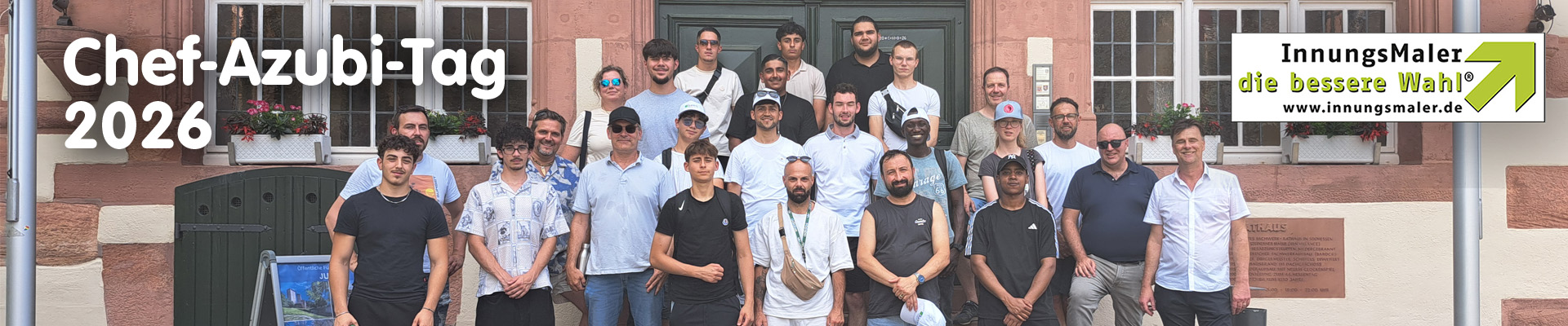 Gruppenfoto der Teilnehmer vor Rathaus in Heppenheim