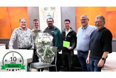 Sven Willwohl mit Kollegen lachend