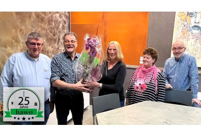Ralf Winker, Stefan Winkler, Stefanie Gräsel-Reinsch, Gabriela Rosen und Rudolf Stelzmann bei der Übergabe eine großen Orchiedee