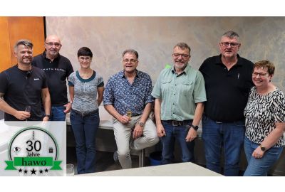 Jubilar Josef Arnold mit Gratulanten Stefan Winkler, Ralf Winkler, Rudolf Stelzmann,  Birgit Arnold, Martina Hofmann und Florian Kneissl