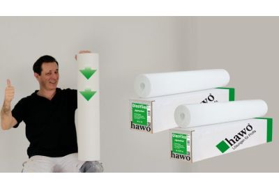 Michael Knapheide hat das neue, schmalere GlasVlies 75 cm auf dem Knie - Abbildung beider GlasVlies-Varianten (1 Meter und 0,75 Meter)
