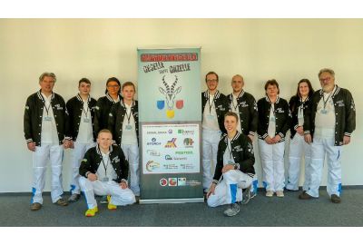 Gruppenbild Junggesellinnen und -gesellen aus ganz Deutschland des Sozial- und Bildungsprojekt „Geselle trifft Gazelle“