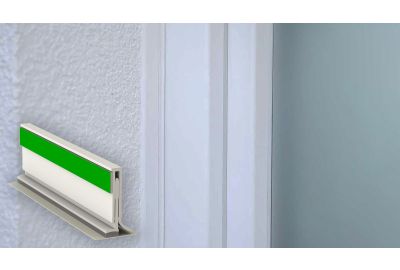 Abbildung der hawo Sanierungsleiste 3D mit einer Fensterleibung im Hintergrund