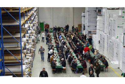 Über 200 Teilnehmer am Unternehmertag beim Mittagessen