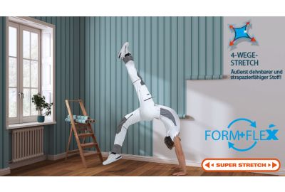 Maler vor einer halb Tapezierten Wand und schwingt ein Bein hinter sich, wie beim FlickFlack, nur das ein Bein fast schon wieder den Boden berührt, wärend das andere Bein noch in die Luft gestreckt ist. Schriftzug SuperStrecht und FormFlex