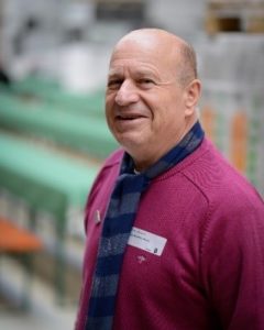 ein lachender Karl-Heinz Mache beim Unternehmertag in Heppenheim