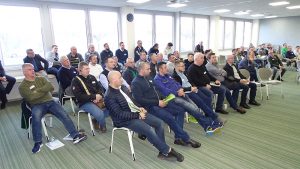 Heppenheimer Seminarraum voller interessierter Menschen