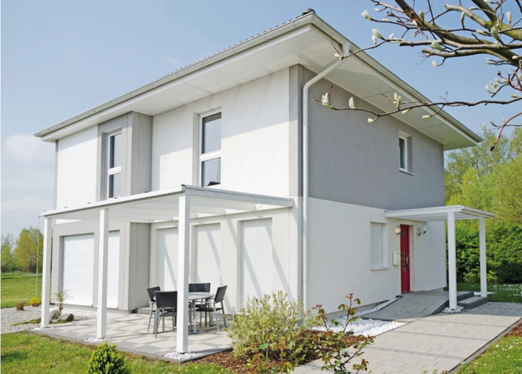 modernes, weißes, freistehendes Haus