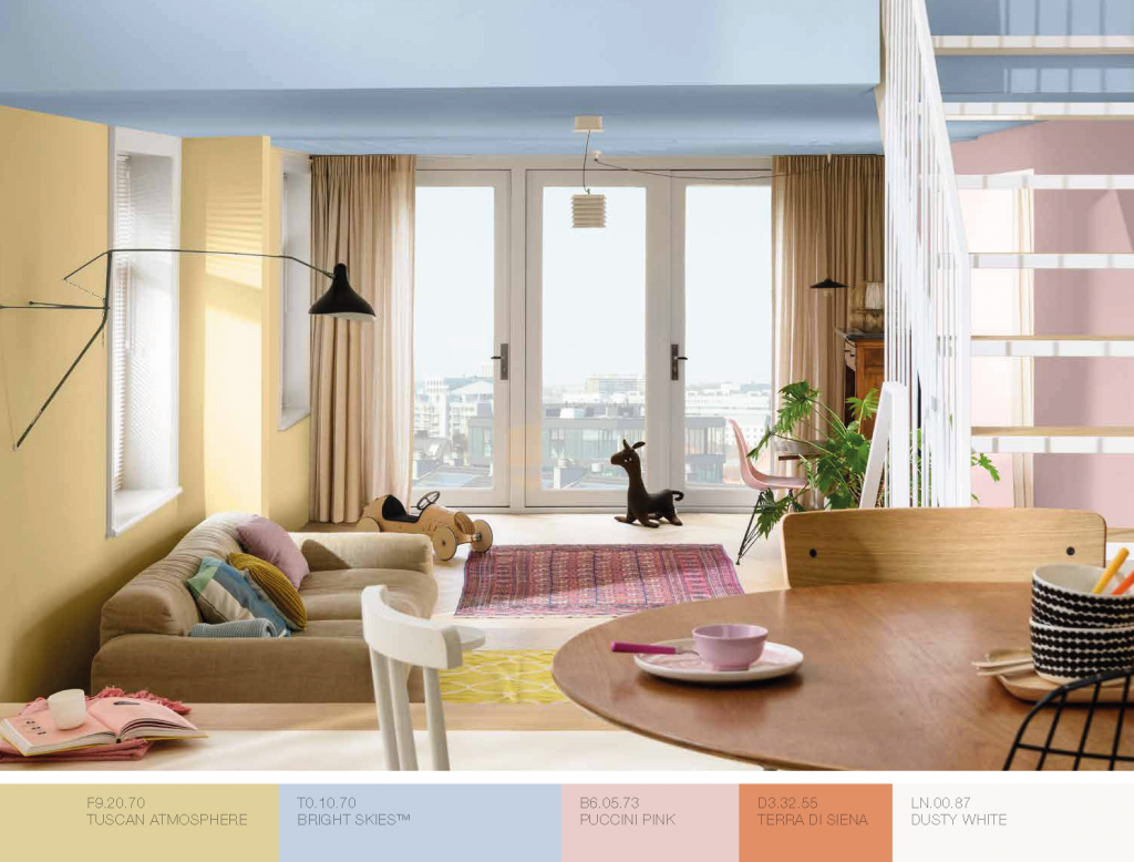 Raum mit Treppe nach oben und toller Aussicht - Farben: ocker, hellblau (Bright Skies), pink, terracotta, weiß