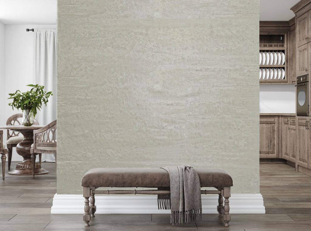 beige gespachtelte Wand mit einer Sitzband davor