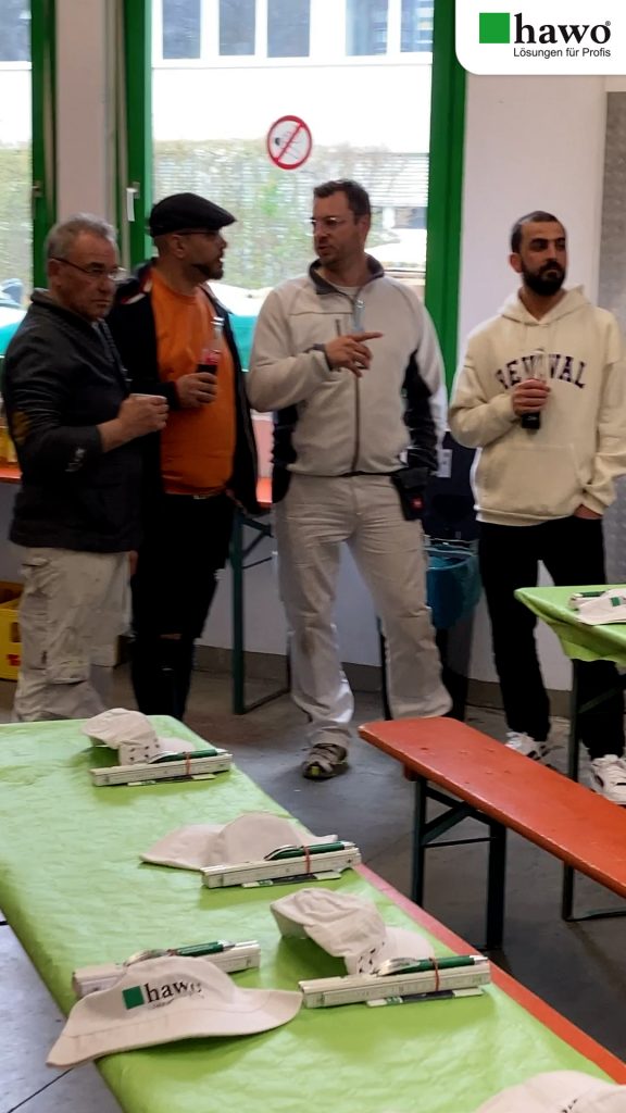 4 Maler unterhalten sich