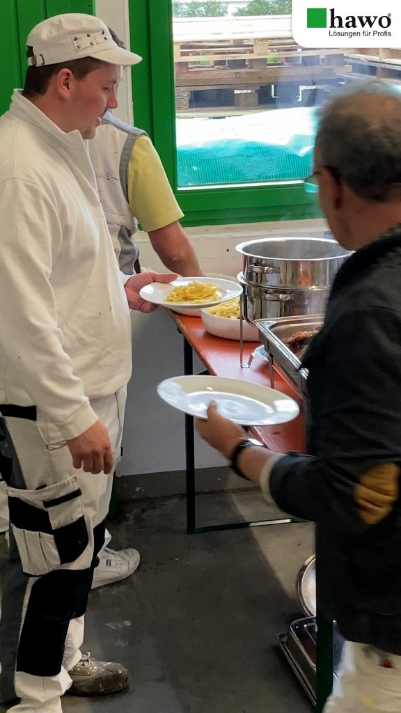 Maler am Buffet