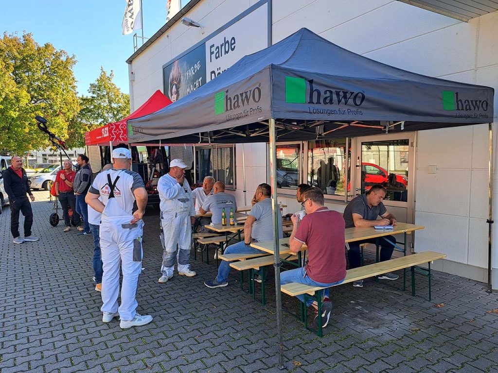 Kunden vor der Mannheimer Filiale