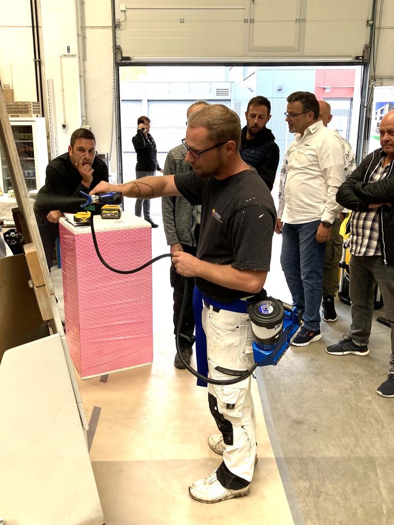 Kunde testet das Airlessgerät Graco QuickShot