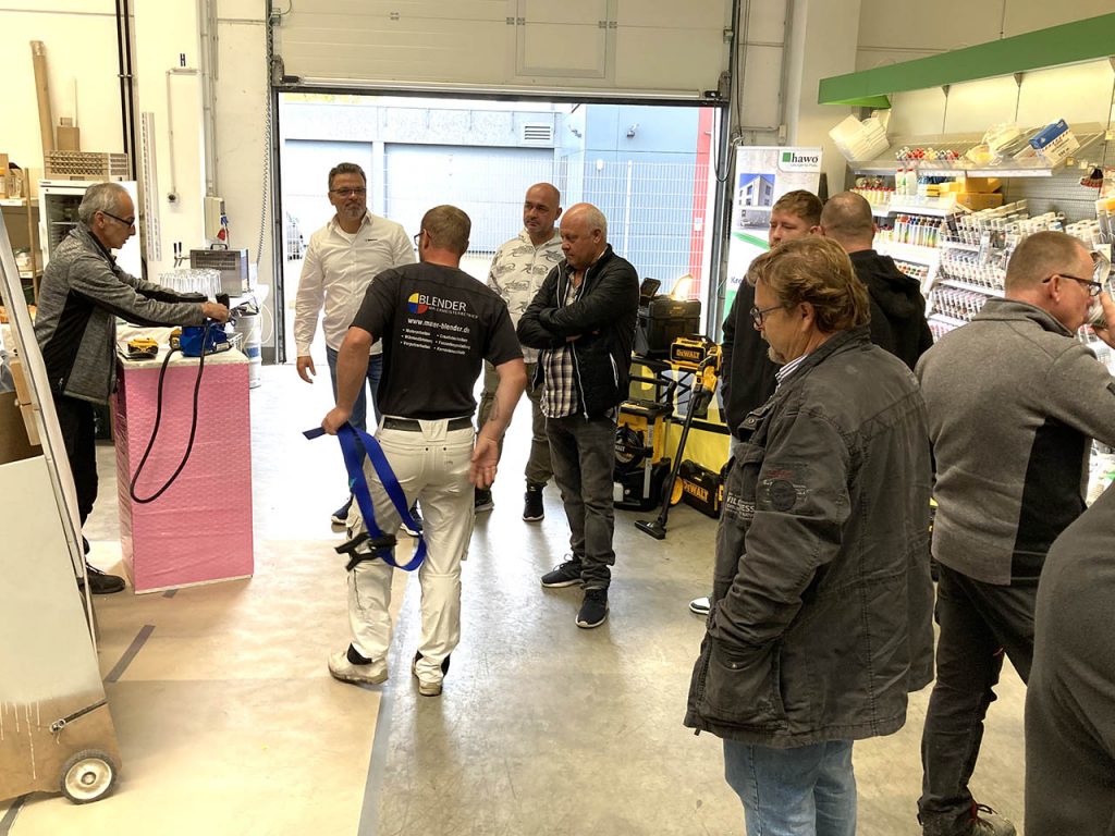 Kunden am Airless-Stand