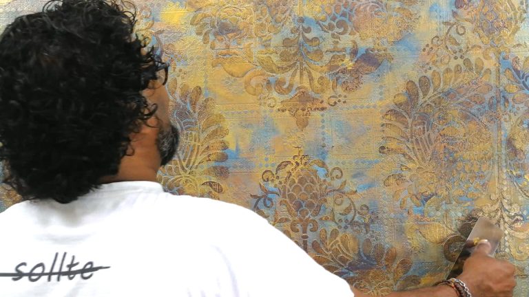 Dilip verpresst die Oberfläche mit der venezianischen Kelle