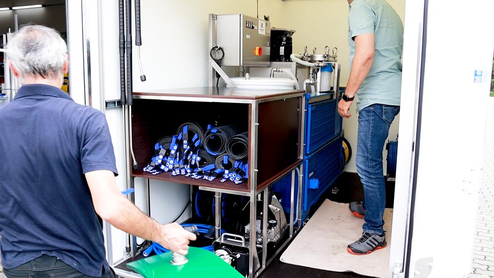 Blick in das hawo Clean-Mobil mit allem Zubehör