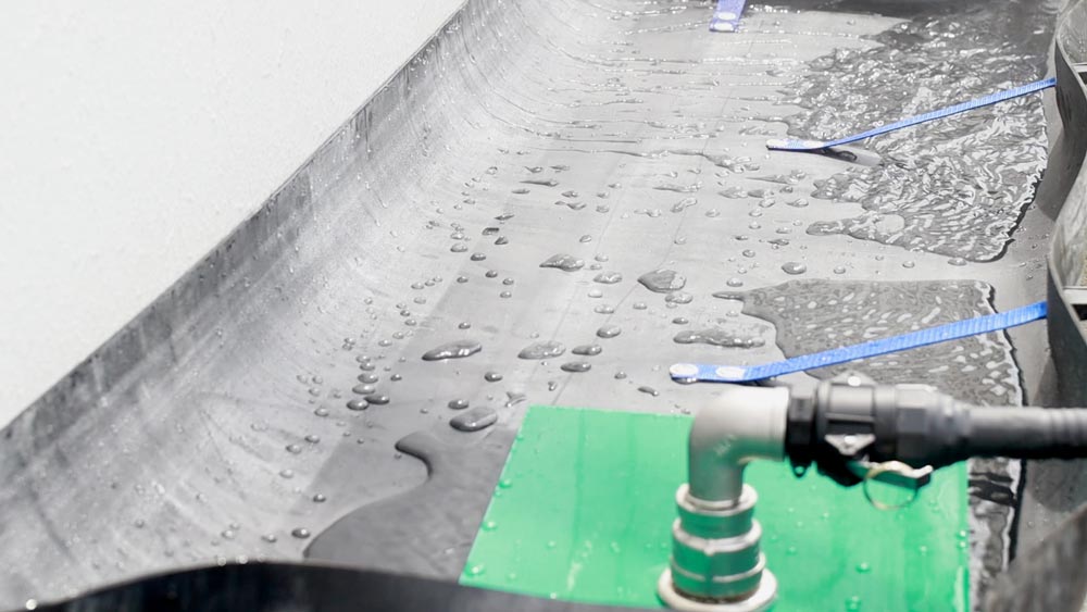 Wasser-Auffangwanne mit Absaugvorrichtung