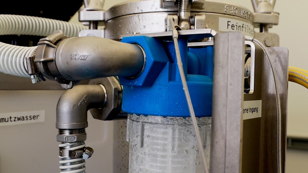 Wasseraufbereitung mit Grobfilter, Feinfilter und Schmutzwassertank