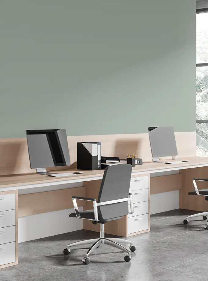 Büro mit Erfurt-Variovlies-Wand grünlich gestrichen