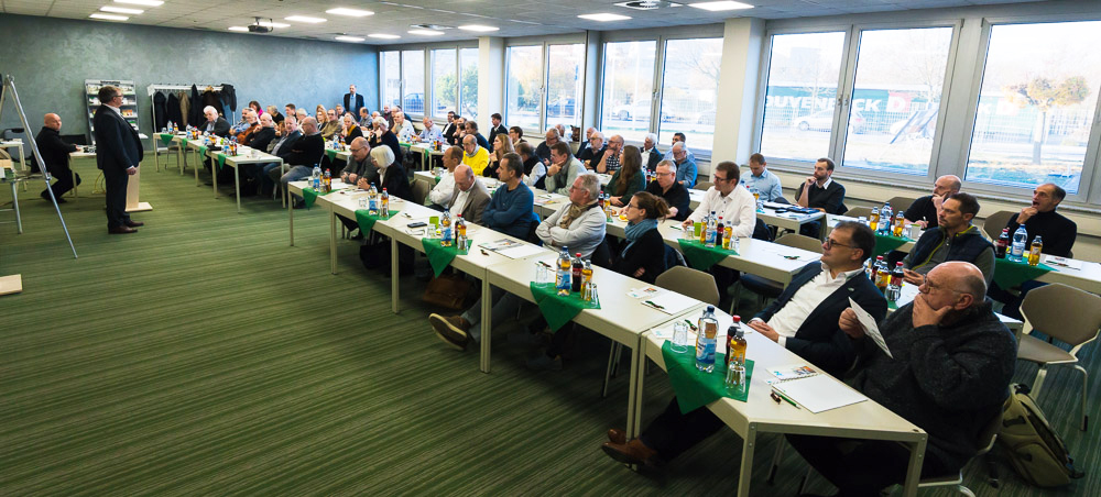 Seminarteilnehmer beim Planer- und Architektentag 2018 - Begrüßung durch Josef Arnold