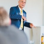 Prof. Dr.-Ing. Andreas Lang beim Vortrag