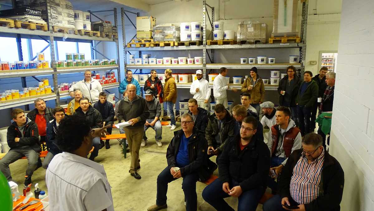 Dilip Silva bei Schulung mit 35 Seminarteilnehmer