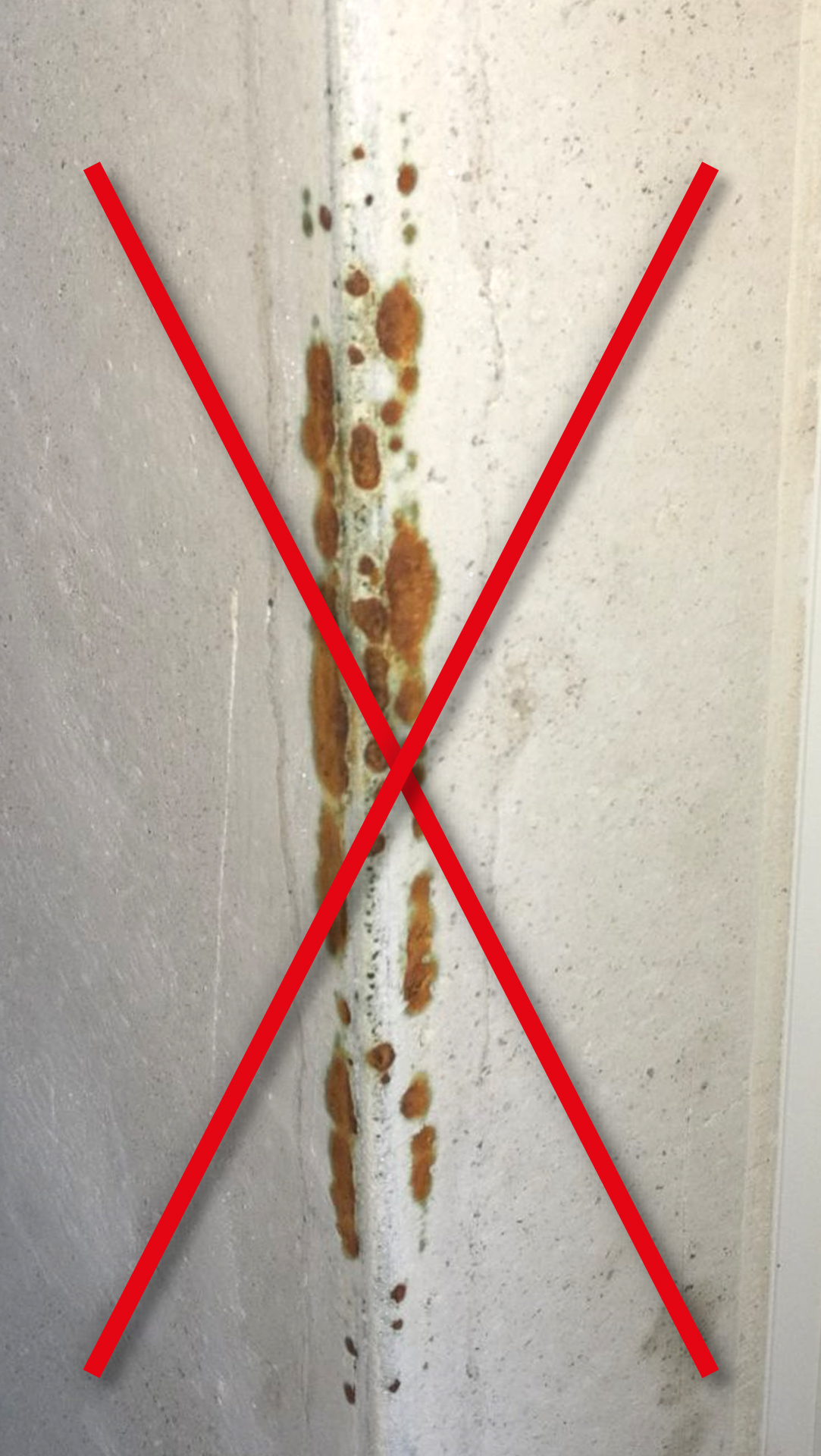 Ecker mit Putz bei dem Rost durchschlägt