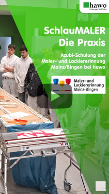 Titelbild des YouTube-Shorts vom SchlauMALER Praxistag - Auszubildende stehen vor einem Kleistergerät und Tapeziertisch