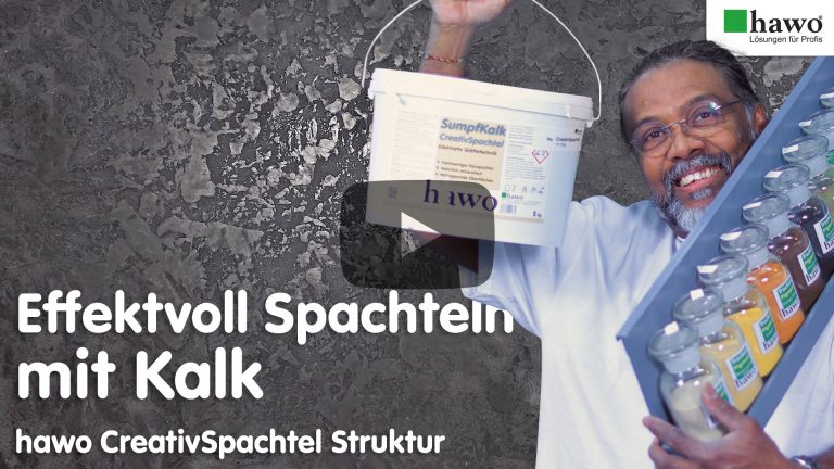 Vorschaubild YouTube-Video Dilip Silva mit Creativspachtel-Eimer und Flaschen mit Trockenigmenten in der Hand