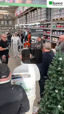 Vorf&uuml;hrung beim Weihnachtsfest in Filiale Worms Jaeger Deco Wall and Floor